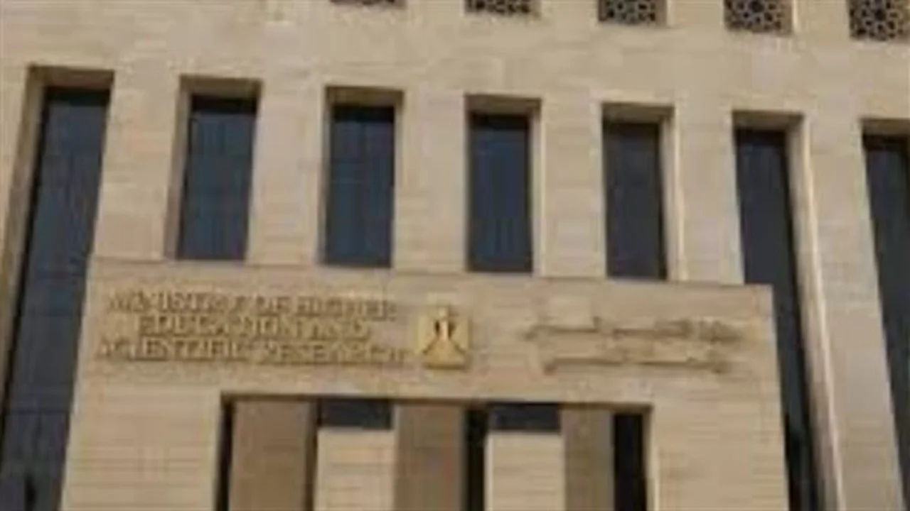 تجربة عملية.. طلاب الثانوية يتدربون على آليات التداول بالبورصة المصرية عبر محاكاة واقعية